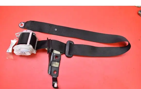 Tesla Model S Front seatbelt 1018789-00-B