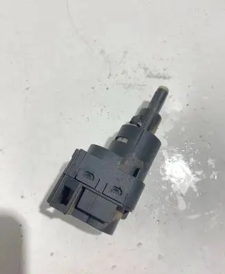 Volkswagen Touran I Brake pedal sensor switch 32866624