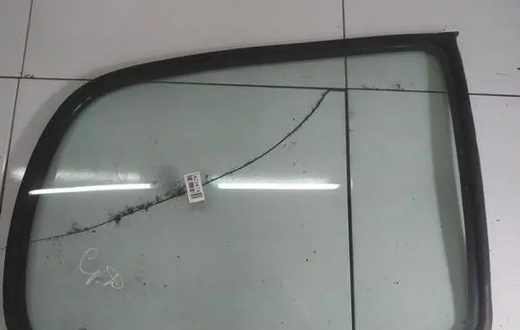 Nissan Serena Rear side window AS2