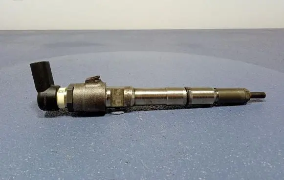 Volkswagen Golf Plus Fuel injector A2C59513554