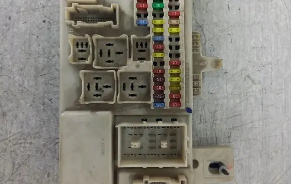 Mazda 3 I Fuse box set 5190500C3