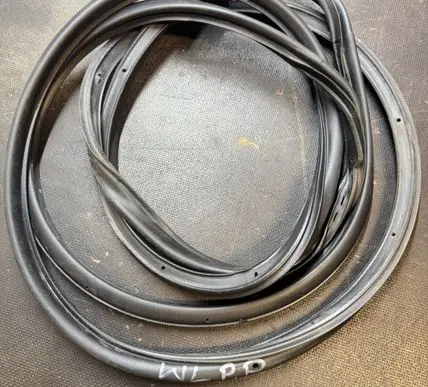 Jeep Grand Cherokee WL Front door rubber seal