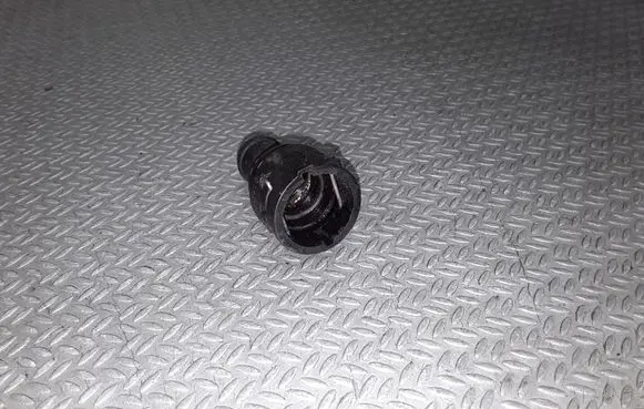 Engine coolant pipe/hose