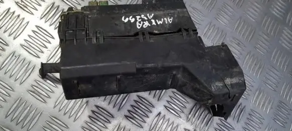 Nissan Primera Fuse box set 24382AU010 7154-3266