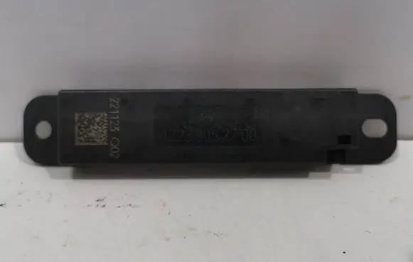 Mercedes-Benz C AMG W205 Aerial antenna amplifier A2239052200
