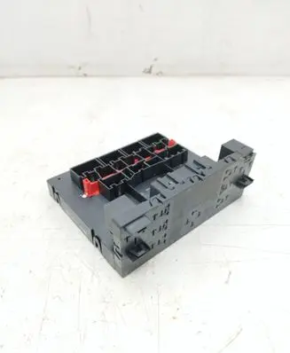 Volkswagen PASSAT B6 Fuse module 3C8937049D 28143245 H54S2602