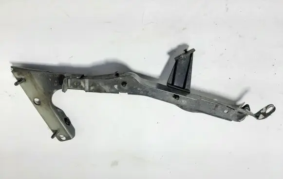 Audi A5 8T 8F Fender mounting bracket 8T0821135C
