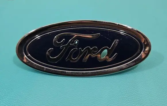 Front bumper upper radiator grill