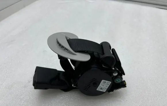Tesla Model 3 Front seatbelt 1105822C1J CZ723180R00252