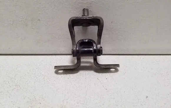 Tailgate/trunk/boot hinge