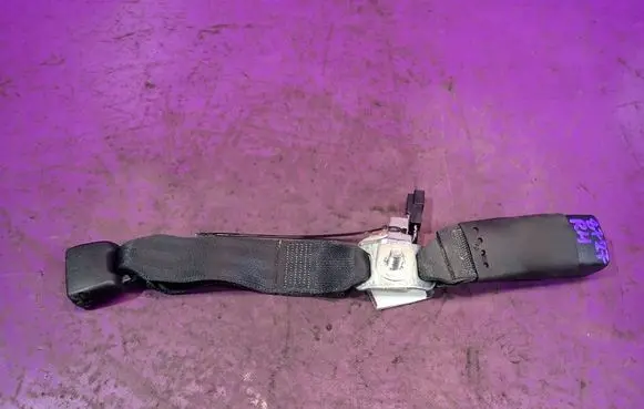 Toyota Yaris Front seatbelt buckle 