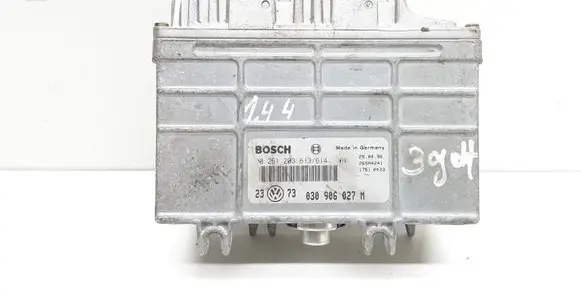 Volkswagen Golf III Engine control unit/module 030906027M 0261203613614 26SA4241