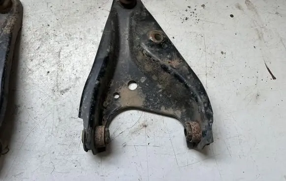 Dacia Sandero II Front lower control arm/wishbone 