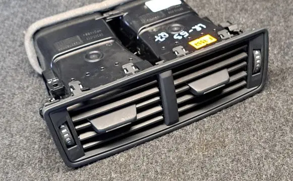 Audi Q7 4M Dash center air vent grill 4M0819203D