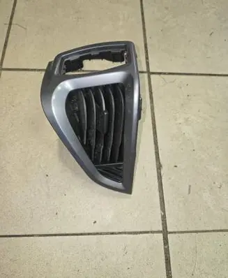 Dashboard side air vent grill/cover trim