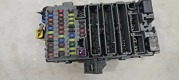 Honda Civic Fuse module A000011 SNBG811