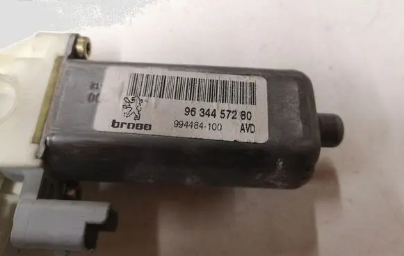 Peugeot 307 Front door window regulator motor 9634457280