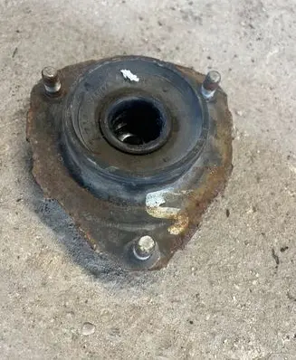 Toyota Avensis T220 Front upper strut mount 