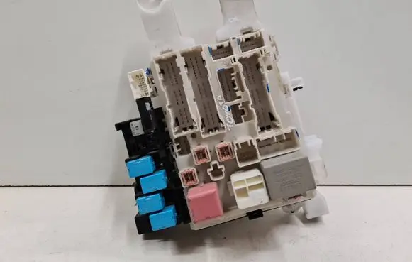 Toyota RAV 4 (XA30) Fuse box set 8273042011 8A210737