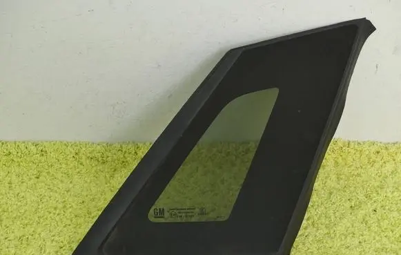 Opel Grandland X Rear vent window glass YP00065880