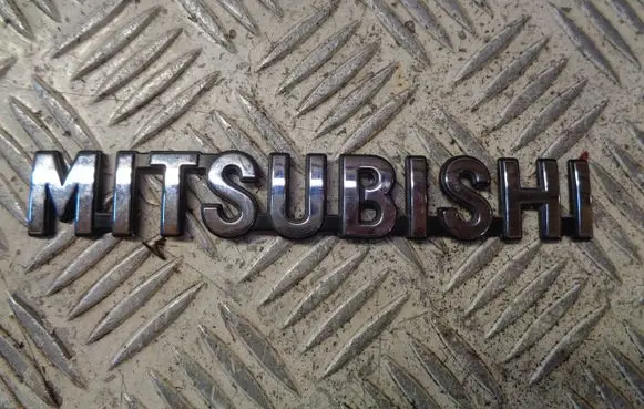 Mitsubishi Outlander Manufacturers badge/model letters 