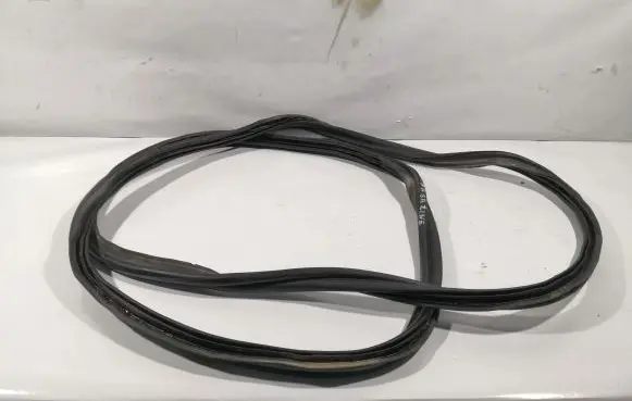 Volkswagen PASSAT B7 Trunk rubber seal (body) 