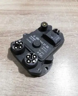 Mercedes-Benz 190 W201 Ignition amplifier control unit 0055453132 5WK6128