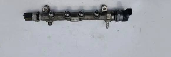 Audi A3 S3 8V Fuel distributor 04L089B