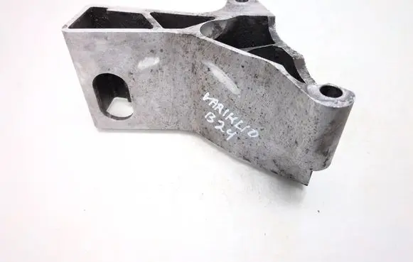 Volvo XC90 Engine mounting bracket 31262325