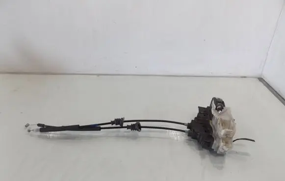 Hyundai i30 Front door lock 813202L020
