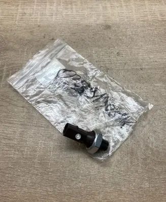 Volkswagen Touran I Oil pressure sensor 038919081K