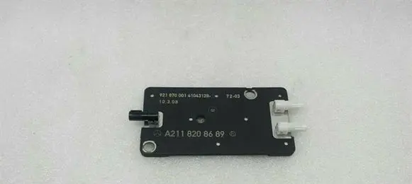 Mercedes-Benz CLS C219 Aerial antenna amplifier A2118208689