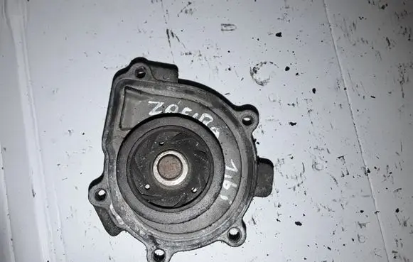 Opel Zafira B Water pump 24405896