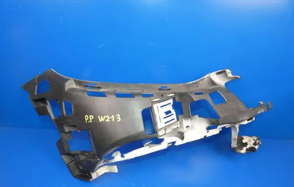 Mercedes-Benz E W213 Front bumper mounting bracket A2138851165