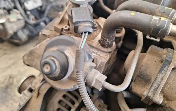 Audi A4 S4 B8 8K Fuel injection high pressure pump