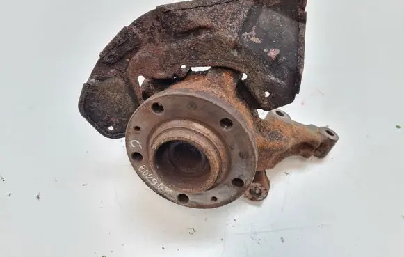 Front wheel hub