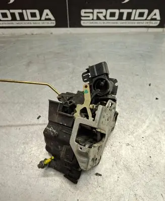 Mercedes-Benz E W210 Front door lock 2027204435