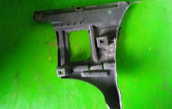 Volvo V70 Front bumper mounting bracket 09190311