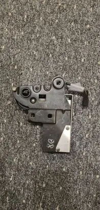 BMW 5 E39 Tailgate window lock/catch/latch 8120419