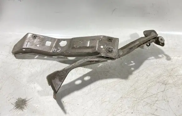 Audi A6 S6 C4 4A Radiator support slam panel bracket 