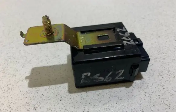 Subaru Outback Window wiper relay RK0098 12W