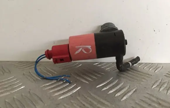 Toyota Auris 150 Windscreen/windshield washer pump 061126A 30353 015458