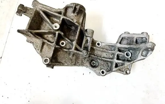 Audi A4 S4 B5 8D Engine mounting bracket 05814523e