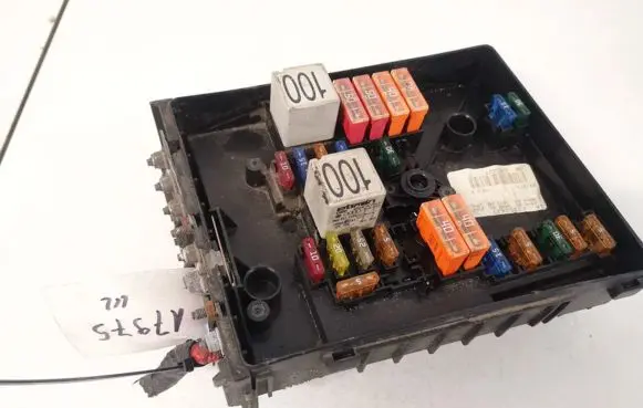 Volkswagen Jetta V Fuse box set 1k0937125a