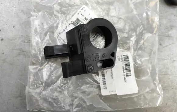 Opel Vivaro Radiator mount bracket 95517231