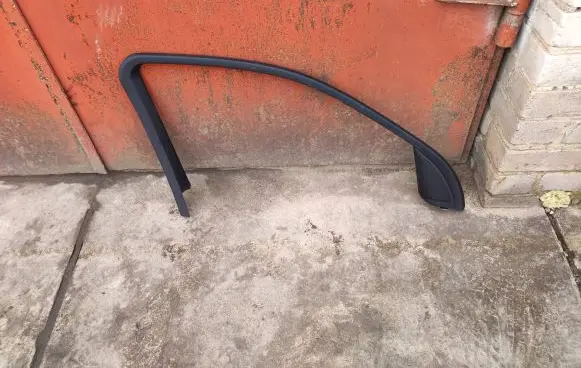 Mercedes-Benz GLE AMG (W166 - C292) Front door window/glass frame A1667270178