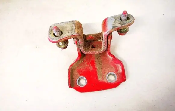 Hyundai Lantra I Rear door lower hinge