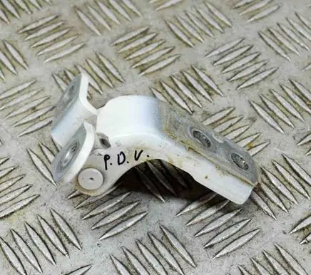 Toyota C-HR I Front door upper hinge