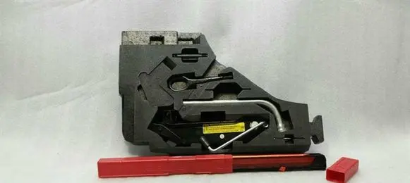 Audi A3 S3 8P Tool set 