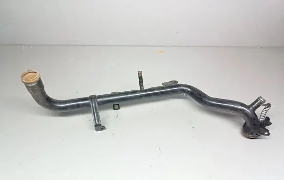 Volkswagen PASSAT B5 Engine coolant pipe/hose 058121071J
